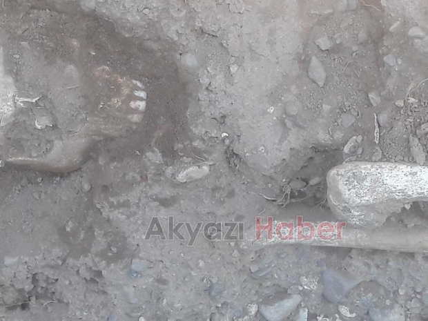 Akyazı'da Tarihi Mezarlar Ortaya Çıktı