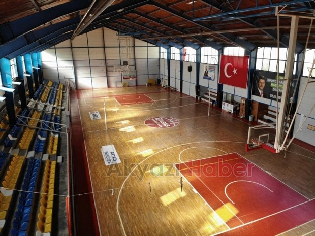 Akyazıdaki Spor Tesislerine  Bakım ve Onarım Yapıldı 