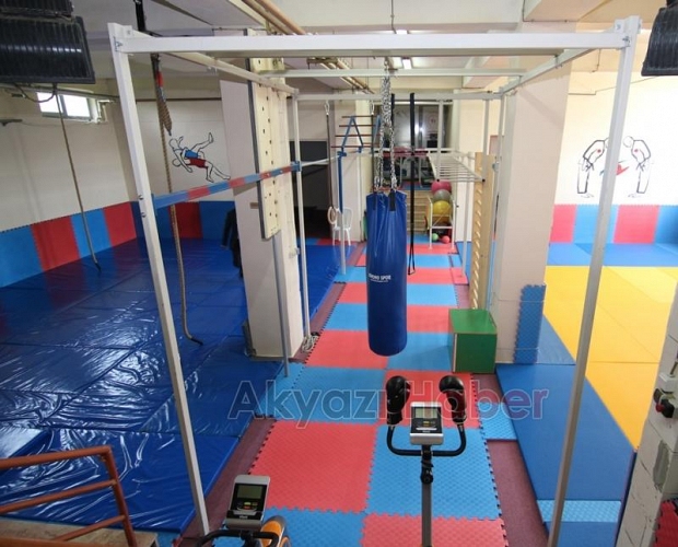 Akyazıdaki Spor Tesislerine  Bakım ve Onarım Yapıldı 