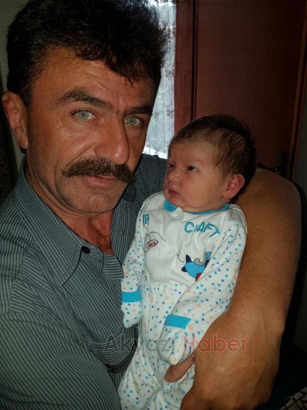 Akyazılı Aile Bebeğine Ömer Halis İsmini Verdi