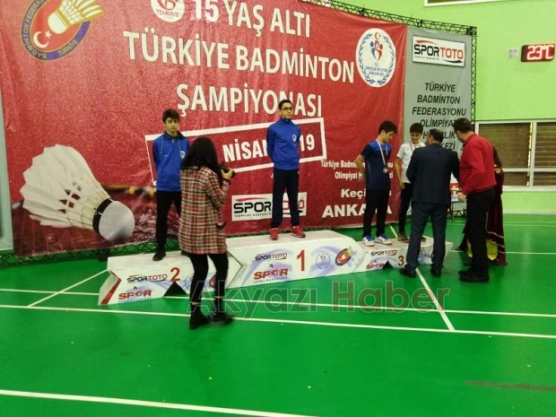 Akyazılı Badmintoncu Türkiye üçüncüsü oldu