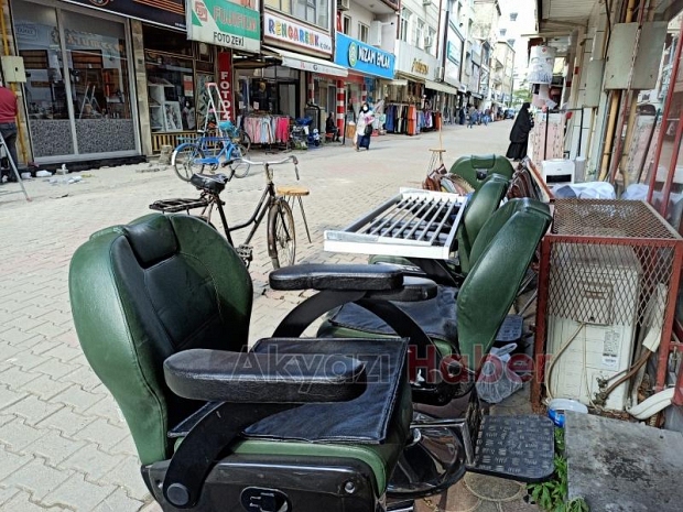 Akyazılı berberler açılışa hazır