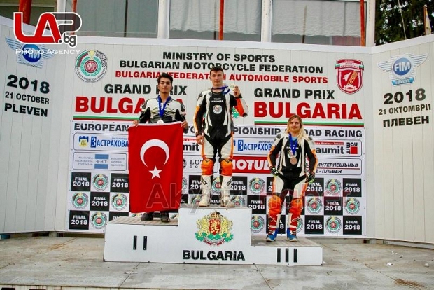 Akyazılı Emirhan Doğu Avrupada madalyasını aldı