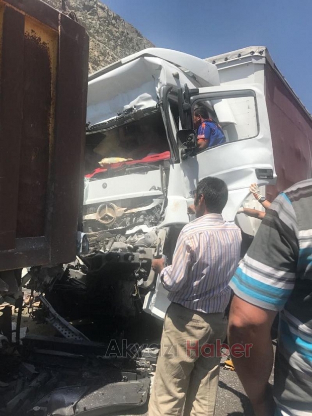 Akyazılı Fatih Akdin Trafik Kazası Geçirdi