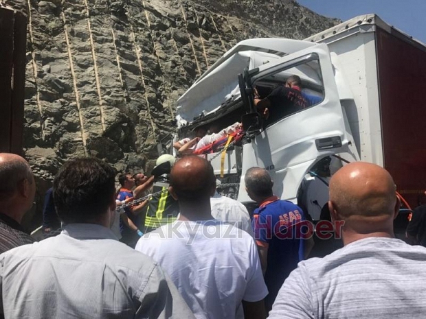 Akyazılı Fatih Akdin Trafik Kazası Geçirdi