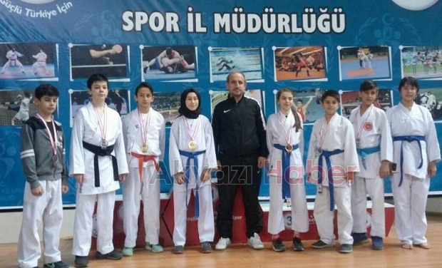 Akyazılı Genç Karateciler Madalyasız Dönmüyor