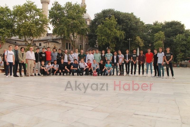 Akyazılı Gençler İstanbulu Gezdi