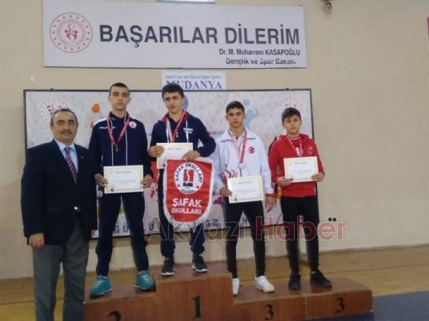 Akyazılı Güreşçiler Türkiye Şampiyonasına Katılacak