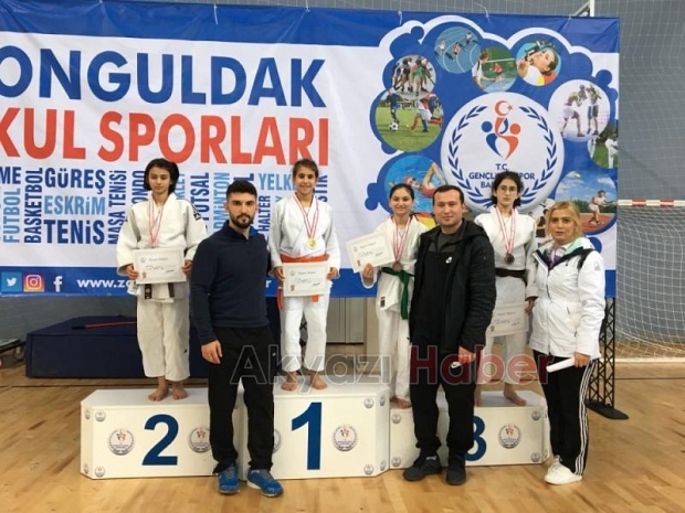 Akyazı Madanoğlu Orta Okul Öğrencileri Aynı Zamanda Akyazı Belediye Spor Kulübü Sporcuları Derece Yapıp Finale Yükseldiler