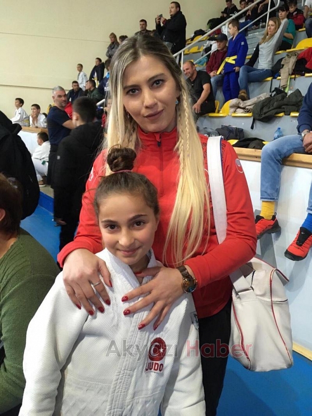 Akyazılı Judocular Sofyadan İki Şampiyonlukla Döndü