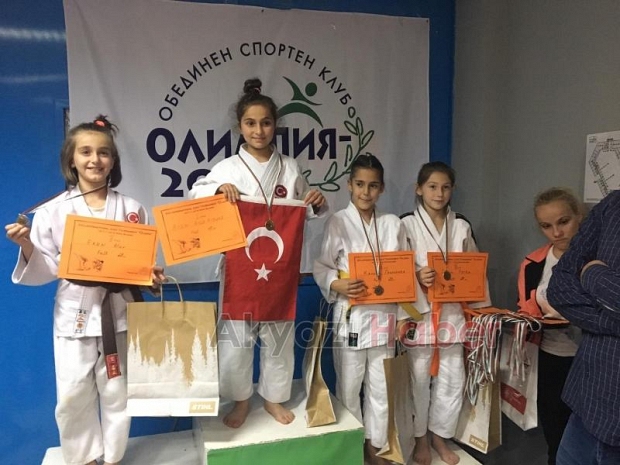 Akyazılı Judocular Sofyadan İki Şampiyonlukla Döndü