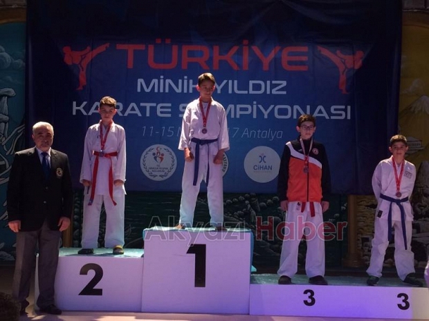 Akyazılı Karatecilerden İlk Altın Madalya Geldi