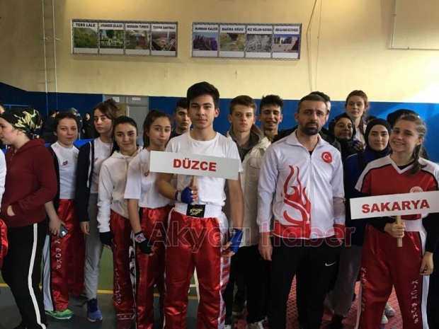 Akyazılı Kicbokscu Türkiye üçüncsü oldu