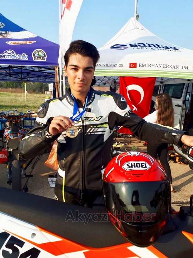 Akyazılı motosikletçi Türkiye şampiyonu oldu