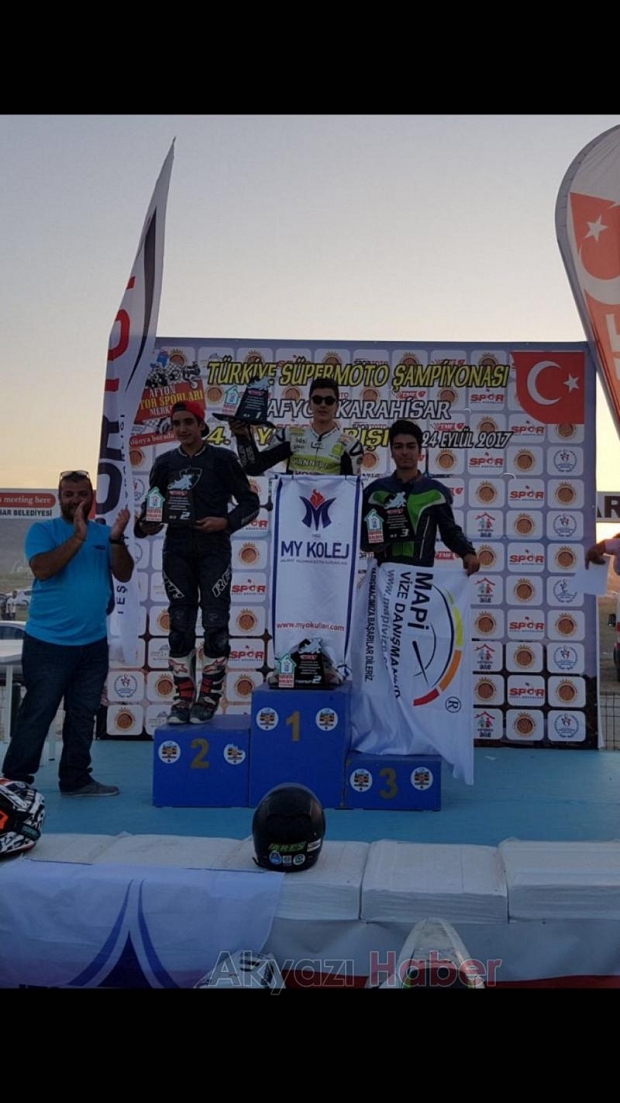 Akyazılı Motosikletçiler Afyon’dan Kupasız Dönmedi