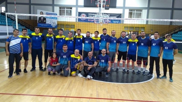 Akyazılı Öğretmenler Turnuvada Mücadele Veriyor