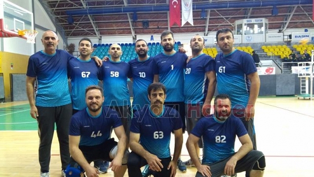 Akyazılı Öğretmenler Turnuvada Mücadele Veriyor