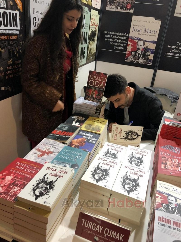 AKYAZILI POLİSTEN POLİSİYE ROMAN