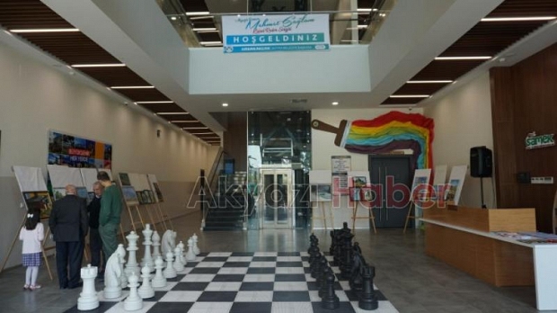 Akyazılı ressamın sergisi açıldı