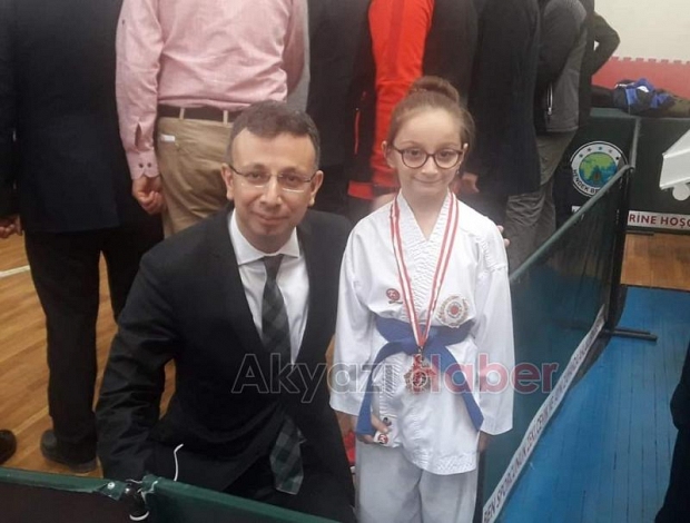 Akyazılı Saliha Altın Madalya Kazandı