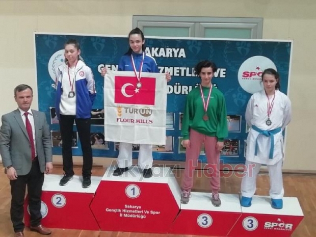 Akyazılı sporcular  Karate Turnuvasında  7de 7 yaptı