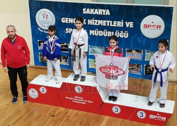 Akyazılı sporcular  Karate Turnuvasında  7de 7 yaptı