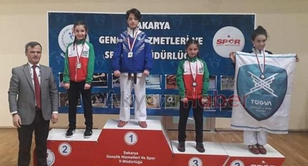 Akyazılı sporcular  Karate Turnuvasında  7de 7 yaptı