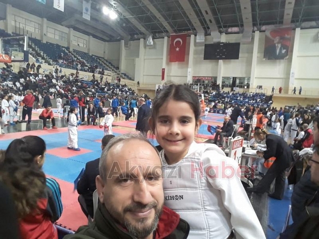 Akyazılı sporcular  Karate Turnuvasında  7de 7 yaptı