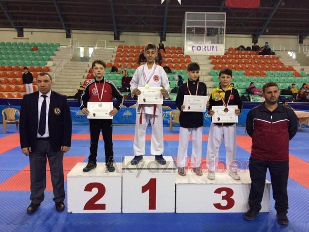 Akyazılı Sporculardan Dört Madalya