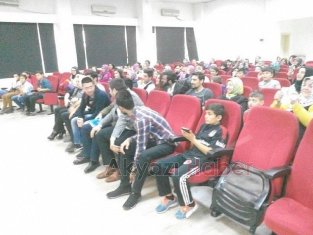 Akyazılı Tiyatroculardan 19 Mayıs Tiyatro Gösterimi