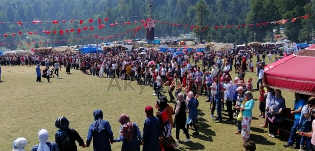 Akyazılılar Acelle Yaylasında eğlendi