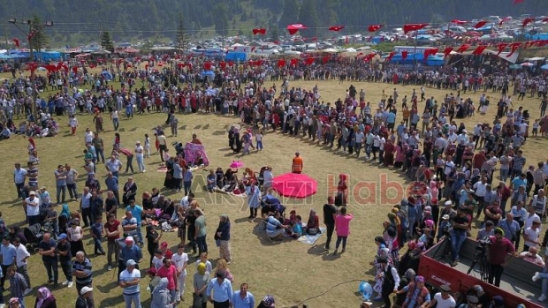 Akyazılılar Acelle Yaylasında eğlendi