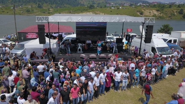 Akyazılılar Acelle Yaylasında eğlendi