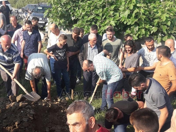 Ali Bayram Defnedildi