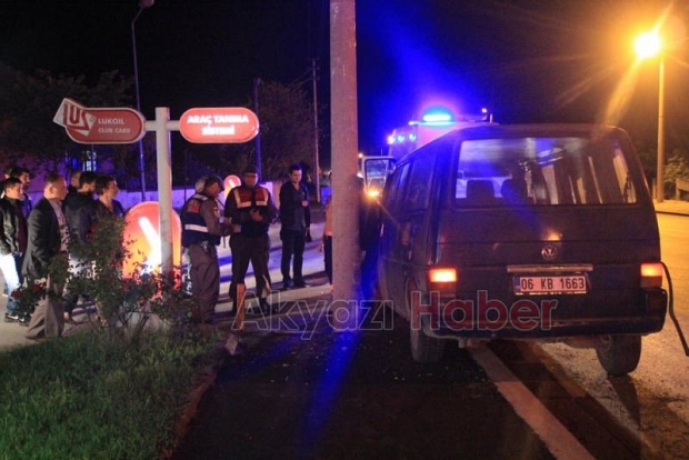 Alkollü Sürücü Direğe Çarparak Durabildi