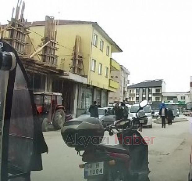 Aniden Açılan Araç Kapısı Yaralanmasına Sebep Oldu 