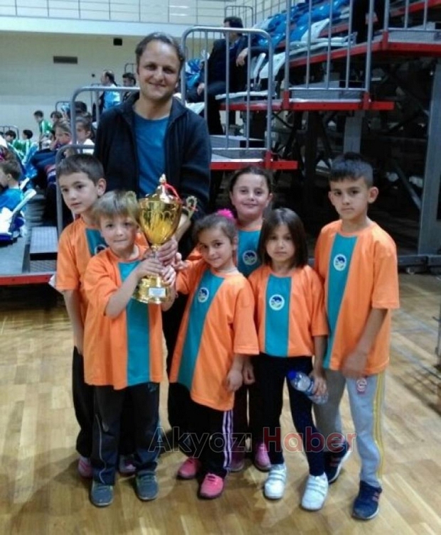 Atletizm Oyunları Şampiyonu Mehmet Akif Ersoy İlkokulu