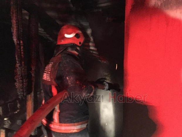 Aynı anda yayla evi ve barakası yandı
