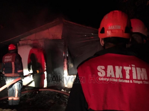 Aynı anda yayla evi ve barakası yandı