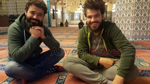 BABA OĞUL AYNI SAFTA