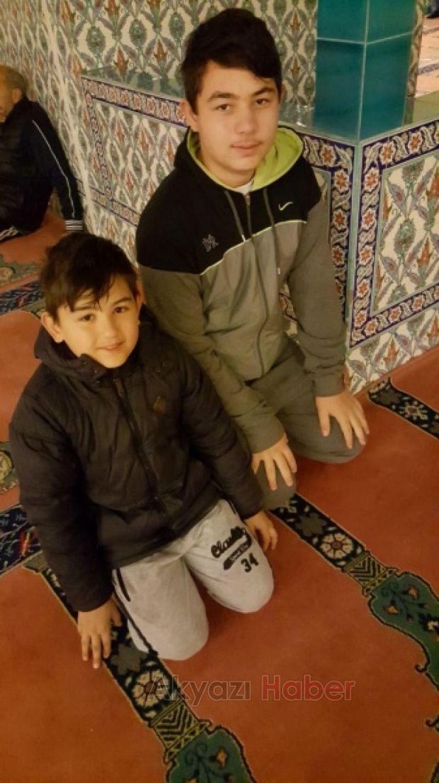 BABA OĞUL AYNI SAFTA