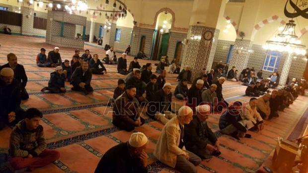 BABA OĞUL AYNI SAFTA