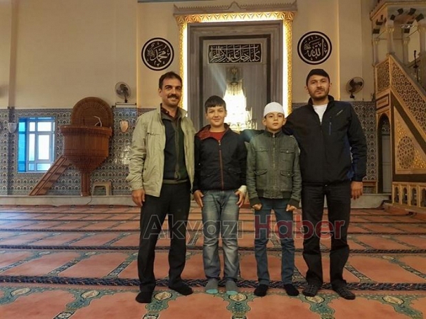 Baba Oğul Aynı Safta