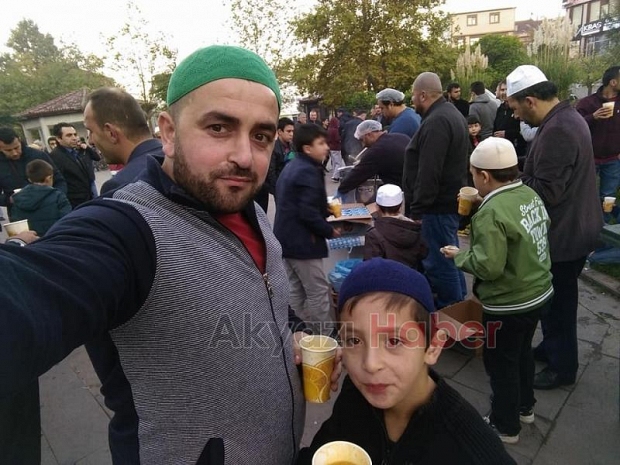 Baba Oğul Aynı Safta