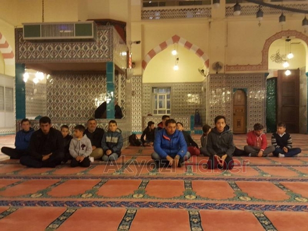 Baba Oğul Aynı Safta