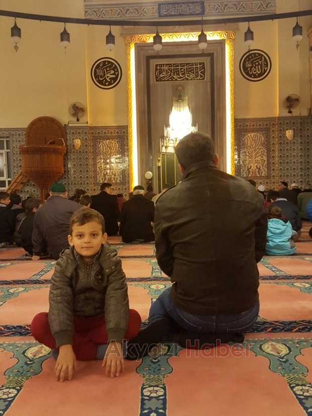 Baba Oğul Aynı Safta