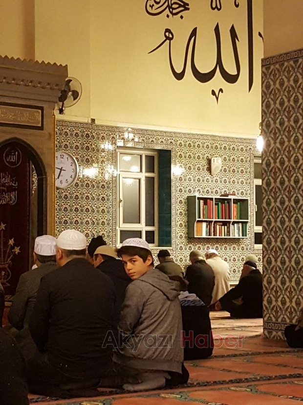 Baba Oğul Aynı Safta