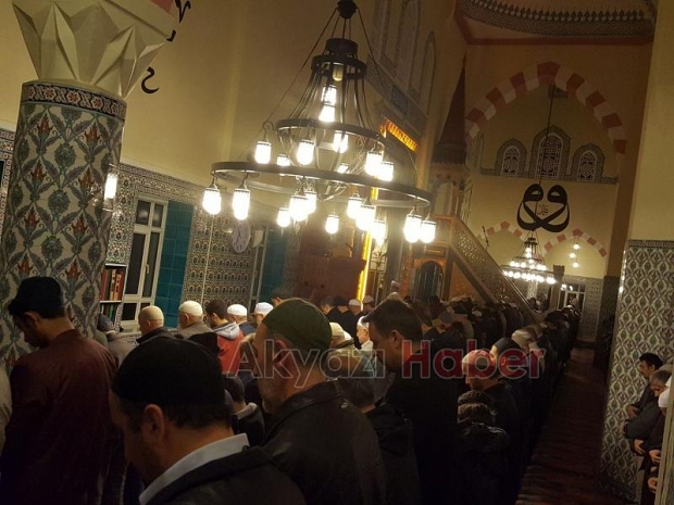 Baba Oğul Aynı Safta