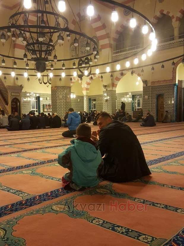 Baba Oğul Aynı Safta