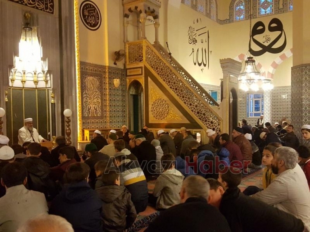 Baba Oğul Aynı Safta